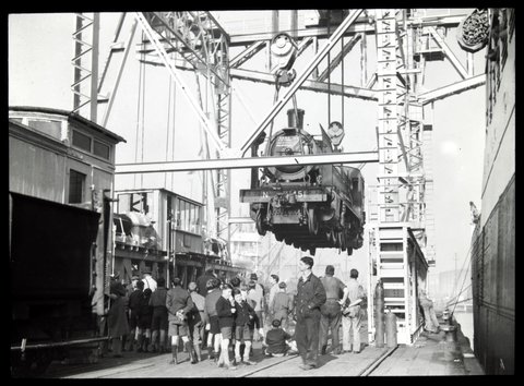 "N" 451 being unloaded at Williamstown, 1950
