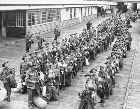 Troops lined up and going on board at Melbourne, c. 1941