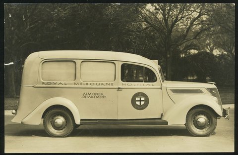 [Royal Melbourne Hospital ambulance], 1940–50