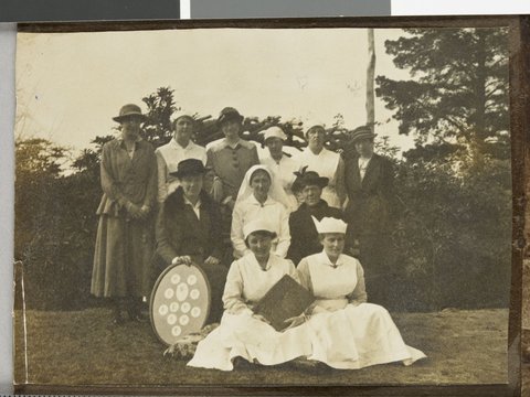 [Group of nurses and other women, Hethersett Private Repatriation Hospital, Burwood, Vic.], 1914–20