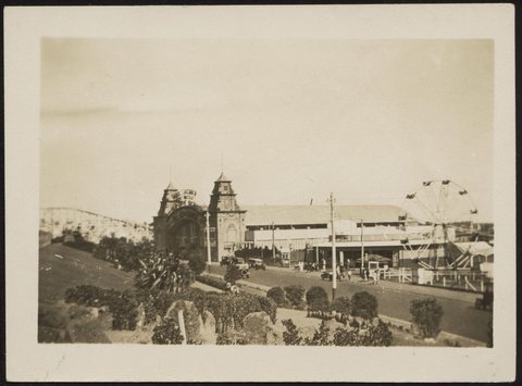 View of St. Kilda esplanade and beach showing Palais-de-Danse, 1920s