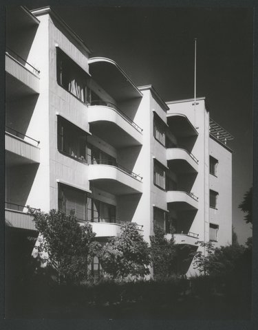 Newburn flats, 30 Queens Road, Melbourne, 1951