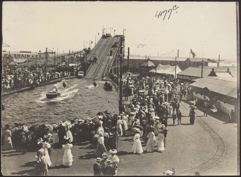 [Princes Court showing boat in centre of lake, Melbourne], 1906