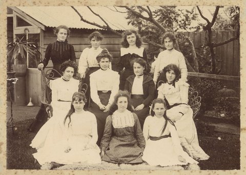 Bessie Cooper's dressmaking staff, Spencer St., St. Kilda, 1898–1900