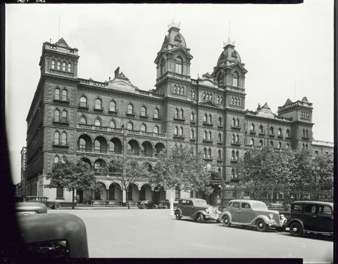 [Windsor Hotel, Melbourne, Victoria], 1941–42