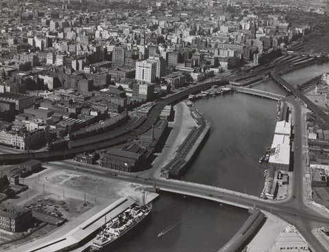 Melbourne in the late 1930s. Aerial view looking North East from South Melbourne, 1936–39