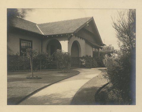 'Wahranga', residence of Mrs C. Lort Smith, Denham Place, Toorak, [Vic.], 1922