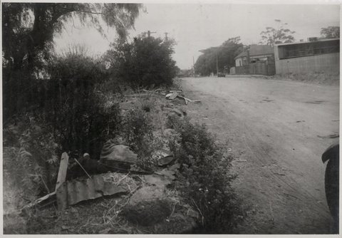 Rubbish lying alongside road, Barkley Avenue Vista, Richmond's main unofficial rubbish tip, 1947