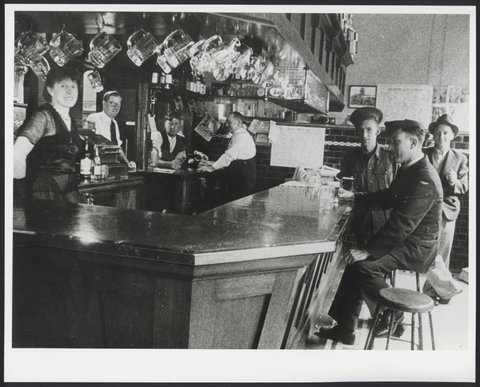 Sir Robert Peel Hotel, Collingwood, Vic, 1984