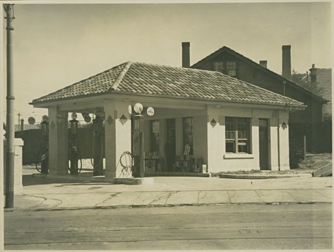 Service station, corner of Malvern & Glenferrie Rds, Malvern, Vic, 1920