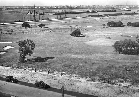 Aerial view of Fisherman's Bend looking north-easterly towards the docks and the city of Melbourne, 1920–40