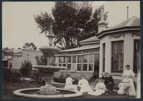 Hart family at "Fassifern", St. Kilda, 1900?