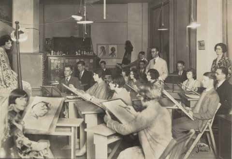 [Figure drawing classes at the Fox Art Academy, Cromwell Buildings, 260 Bourke Street, Melbourne], 1935–40