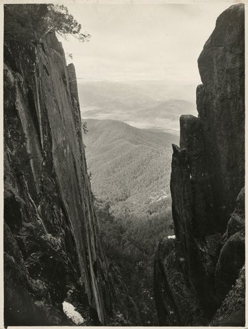 Northcote Crevasse, 1910–30