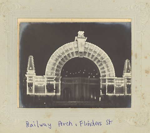 Railway Arch, Flinders Street, [Melbourne, Vic.], 1901