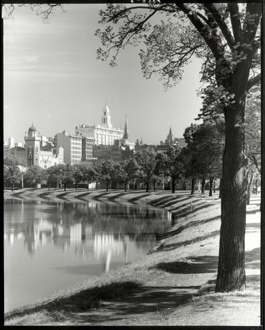 [Yarra River and Melbourne skyline], 1939–40