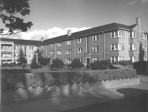 Waitemata flats, 65 Queens Road, Melbourne, 1951