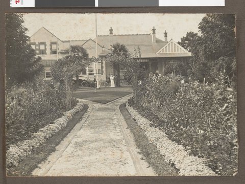 [Path leading up to Hethersett Private Repatriation Hospital, Burwood, Vic.], 1914–20