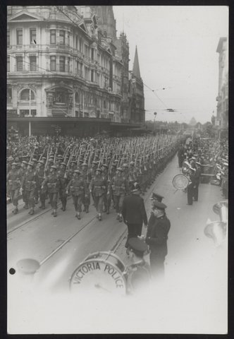 [March up Swanston Street in aid of the Tin Hat Appeal, 1942