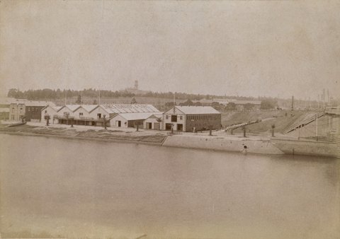 Yarra River, looking across to Government House, Melbourne, 1890–1900