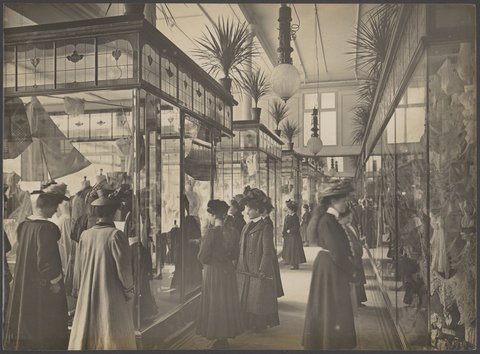 First island windows in Melbourne [Georges, Collins Street, Melbourne, Vic.], c. 1908