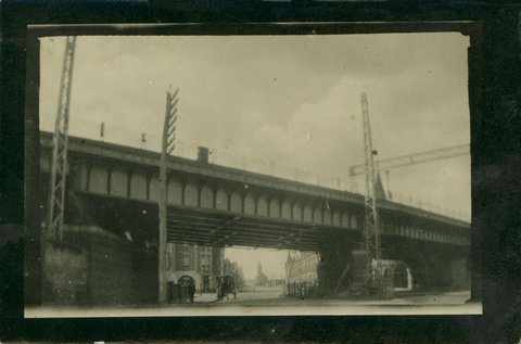 Railway viaduct crossing Flinders St., [Melbourne, Vic.], 1919–23