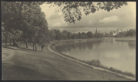 [Yarra River with Melbourne skyline], c. 1935