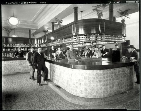 [The public bar, Hancock's Essendon Hotel], c. 1938