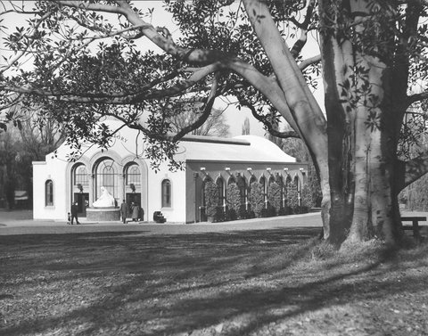Melbourne in the late 1930s. Conservatory in the Fitzroy Gardens, 1936–39