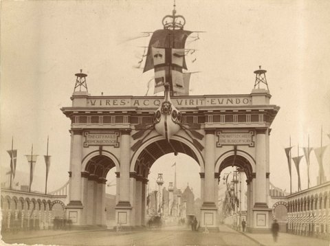 Archway over Swanston Street at Princes Bridge for Royal Visit, c. 1901