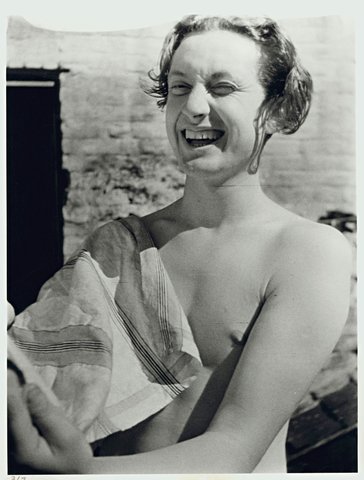 Yosi Bergner on the roof, 26 Little Collins Street, Melbourne, c. 1940