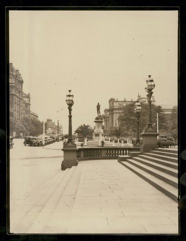 Spring Street at the steps of Treasury Building, Melbourne, Vic, 1910–30