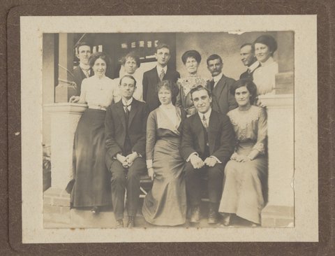 Group photograph of unidentified people in Caulfield, 1914