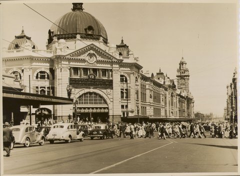 Flinders Street Railway Station, Melbourne, Vict, 1950