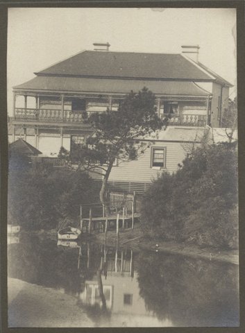 Building on Mordialloc Creek, possibly the Bridge Hotel?, 1898–1918