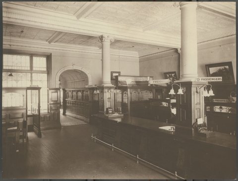 The Adelaide Steamship Company"s front office, Melbourne, Vic, 1900–20