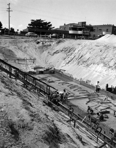 Raising the bank on the Patterson River at the Carrum outfall, 1960