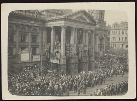Welcoming returned wounded soldiers, [Melbourne, Vic.], 1918