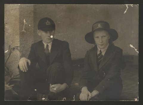 Children in Melbourne Grammar & Merton Hall uniforms, 1920–40