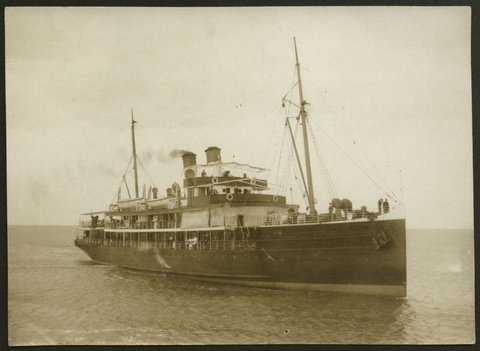 Mourilyan' docked at Portarlington ; S. S. Mourilyan Melbourne, 1914