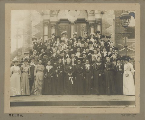 Large group of women standing on steps of the Independent Church, later St. Michael's Uniting Church, corner of Collins and Russell Streets, Melbourne, 1898–1900