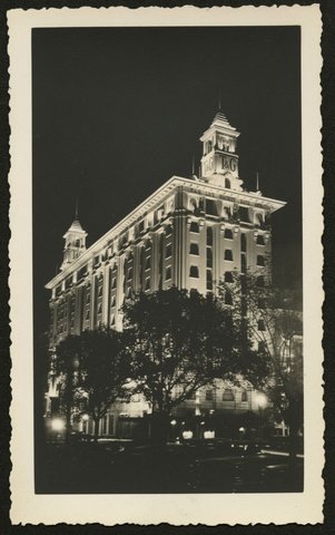 Night photograph of the T & G building, Collins Street, Melbourne, 1930–50