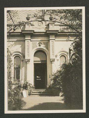 Front entrance of Millen House formerly Fairholm Walsh Street South Yarra, 1920–56