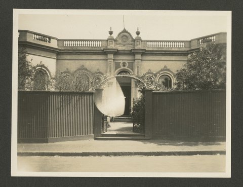 Front view of Millen House and gate formerly Fairholm Walsh Street South Yarra, 1920–56