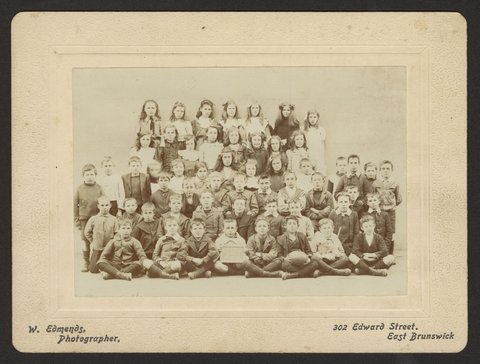 Group of children at Fitzroy Primary School, gathered for a school photograph, 1910–13
