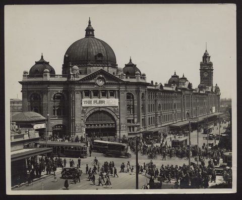 Flinders Street Railway Station, Melbourne, 1926?