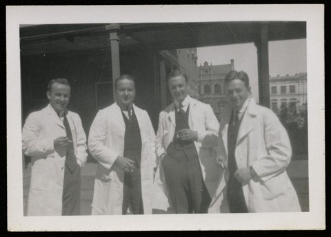 Nursing and medical staff, Melbourne hospital, 1918?