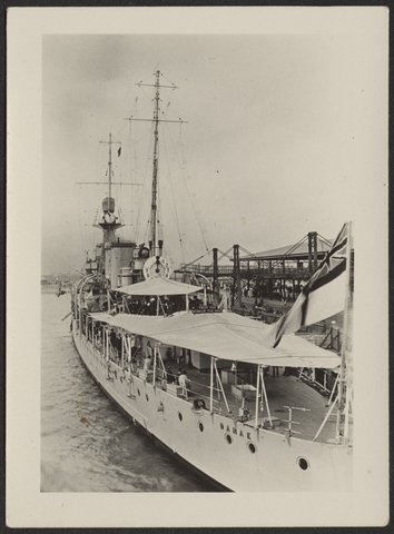 Public visit to Princes Pier, Port Melbourne, to see naval ships of the Special Service Squadron during their stay in Port Philip, 1924