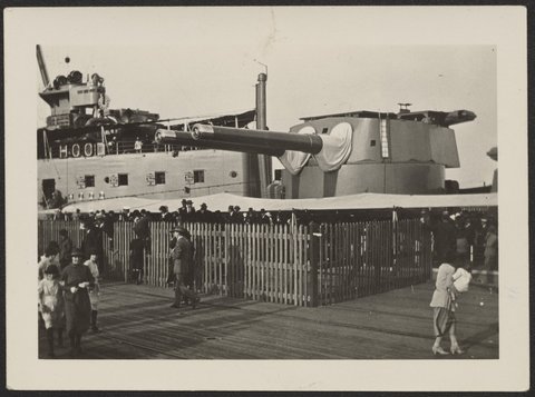 Public visit to Princes Pier, Port Melbourne, to see naval ships of the Special Service Squadron during their stay in Port Philip, 1924