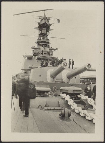 Public visit to Princes Pier, Port Melbourne, to see naval ships of the Special Service Squadron during their stay in Port Philip, 1924